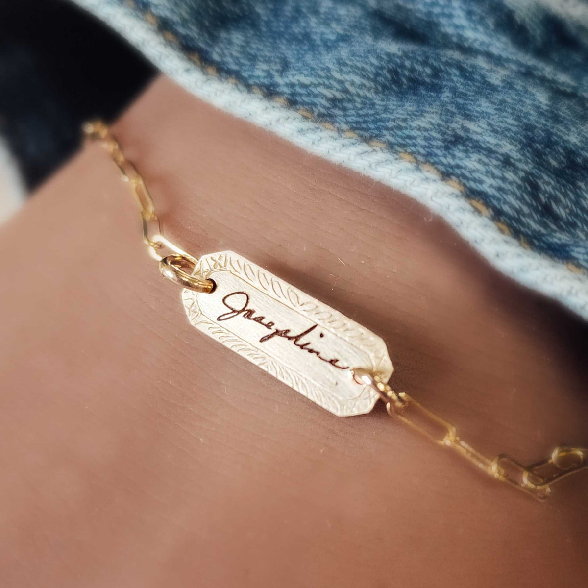 Gold filled handwriting bracelet with customizable signature on bar pendant