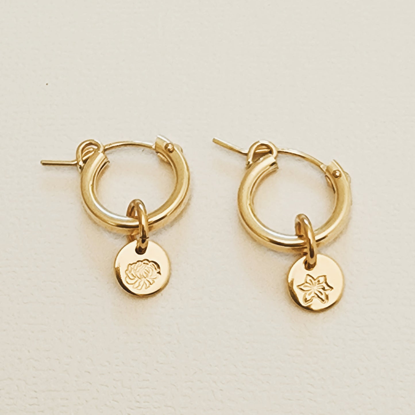 Minimal Hoop Tag Earrings - Medium - Going Golden