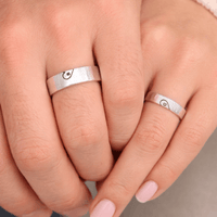 Matching Yin Yang rings on hands