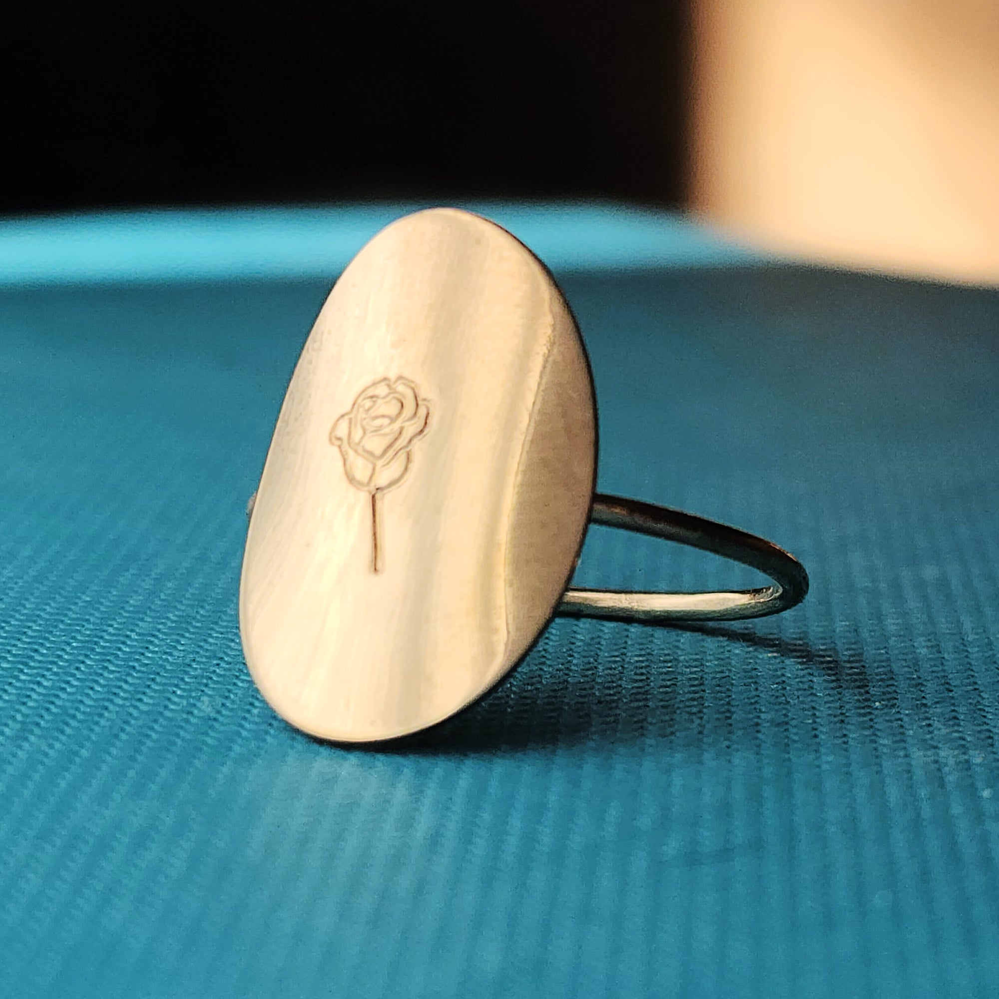 Personalized Birth Flower Oval Ring - Going Golden