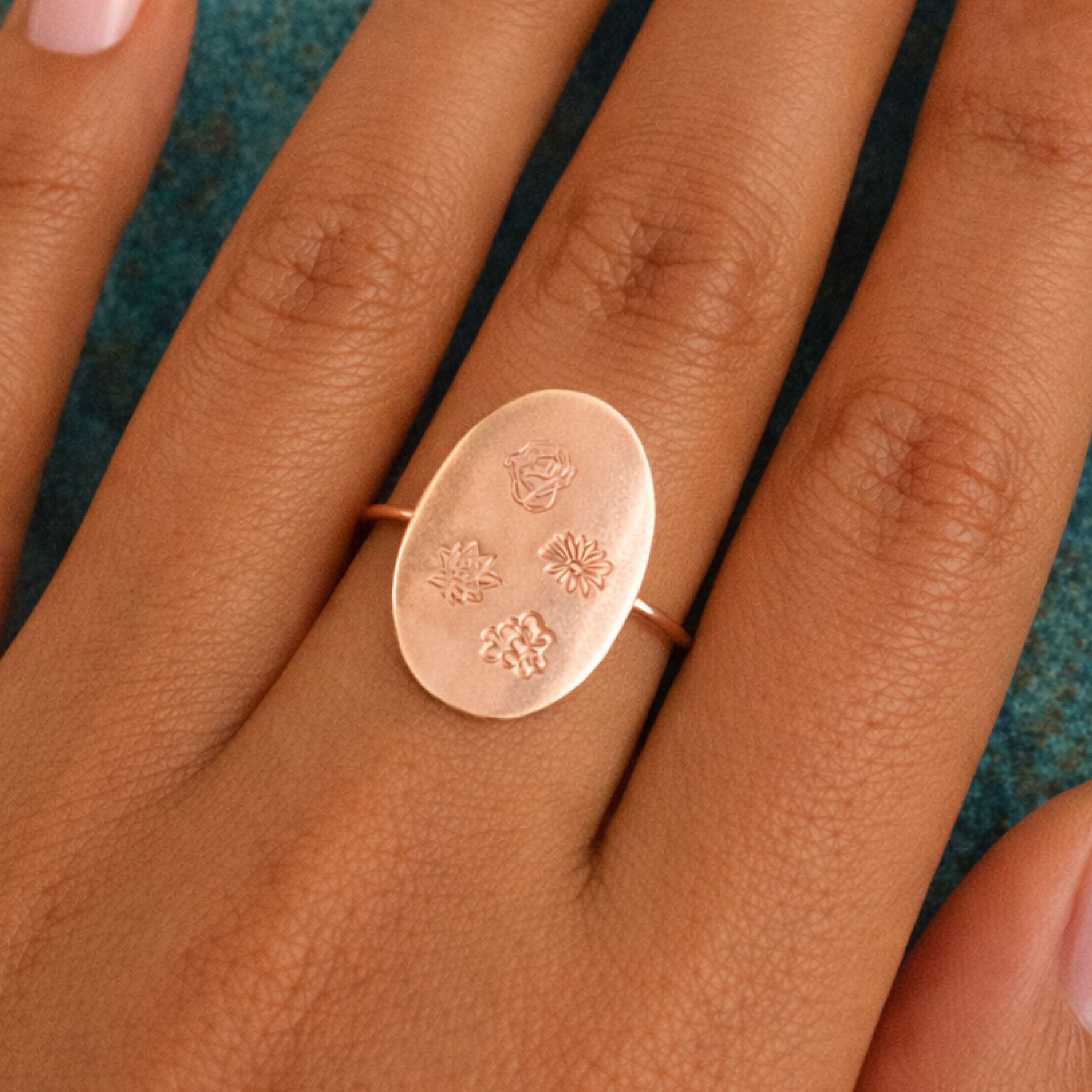 Personalized Birth Flower Oval Ring - Going Golden