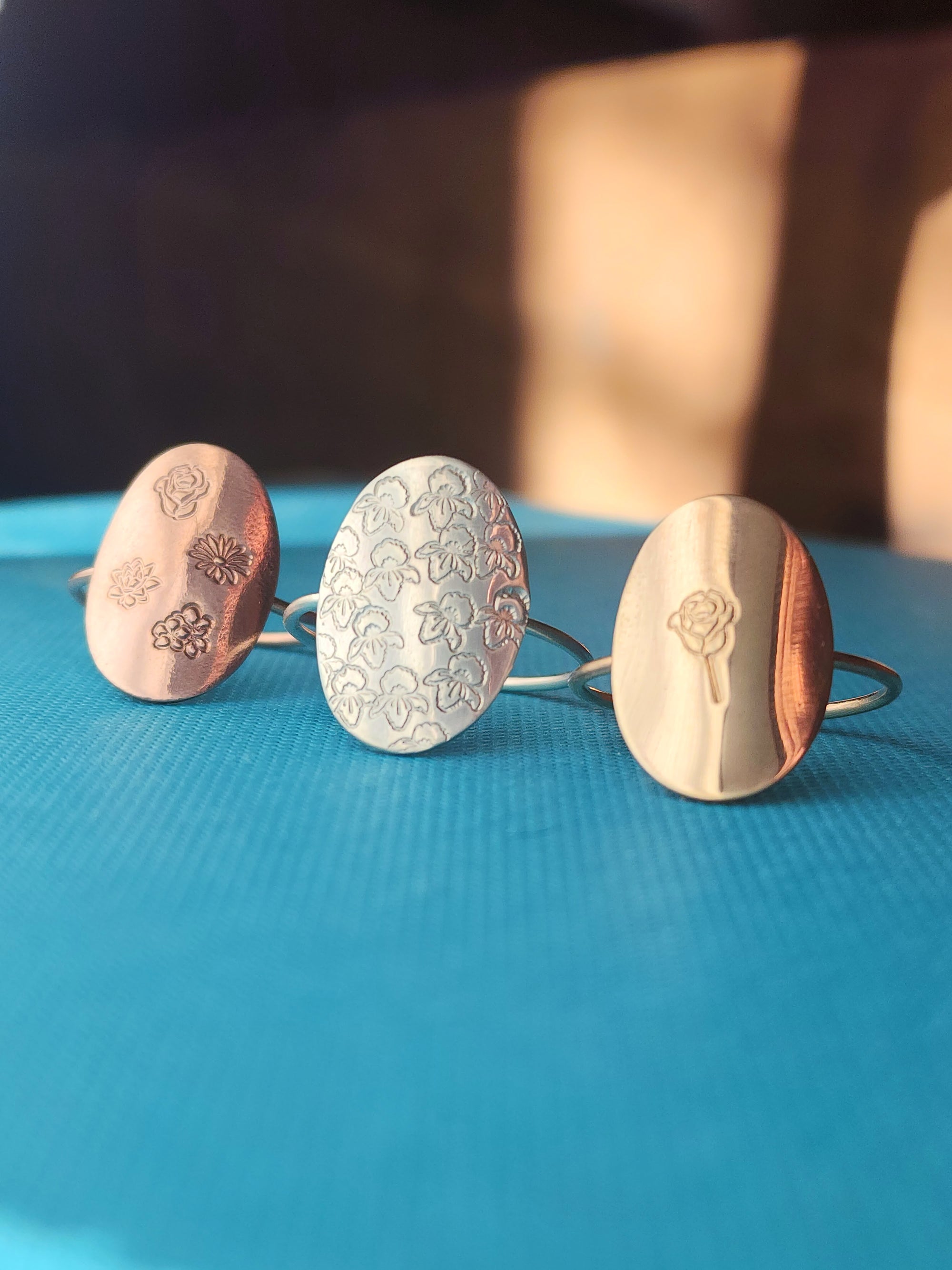 Personalized Birth Flower Oval Ring - Going Golden