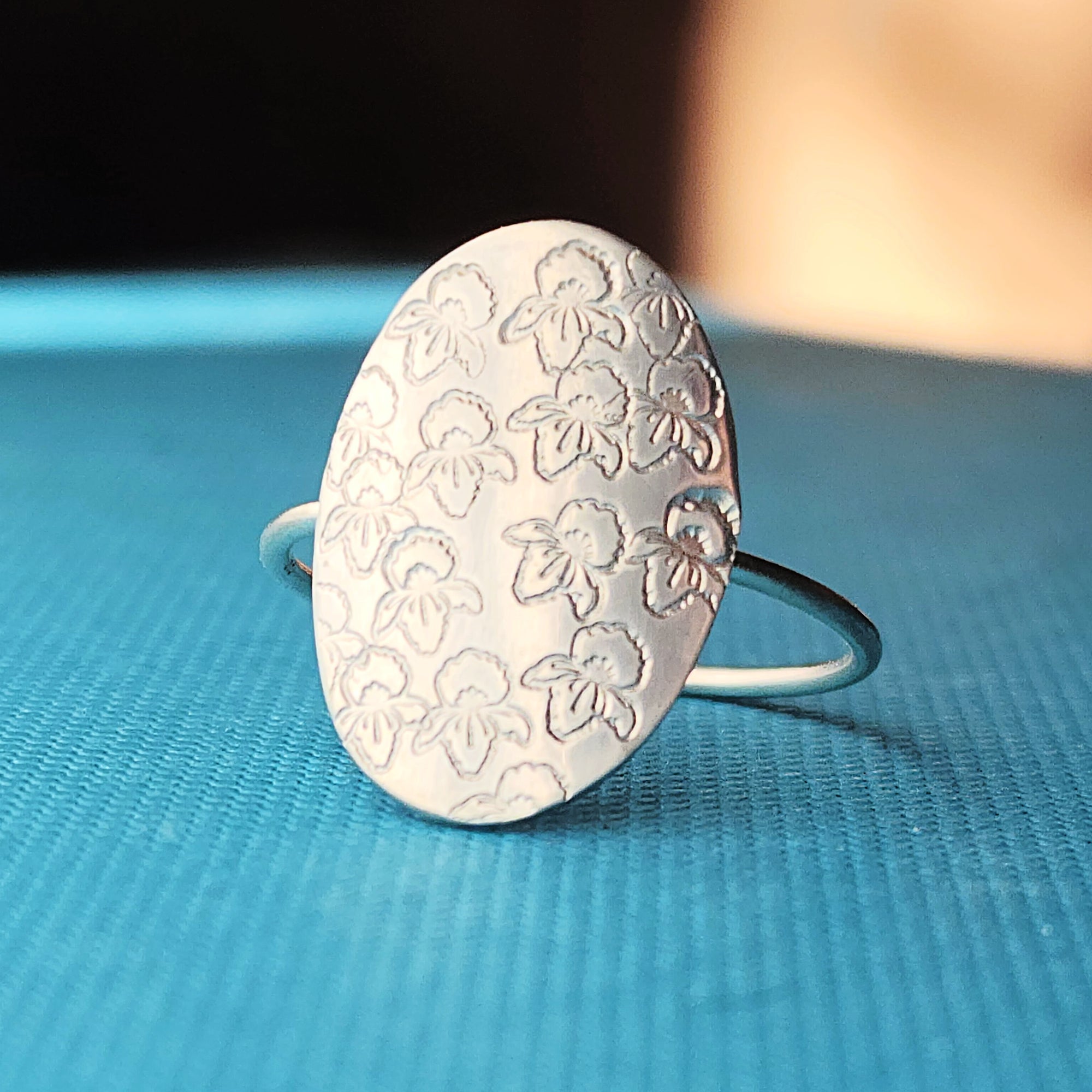 Personalized Birth Flower Oval Ring - Going Golden