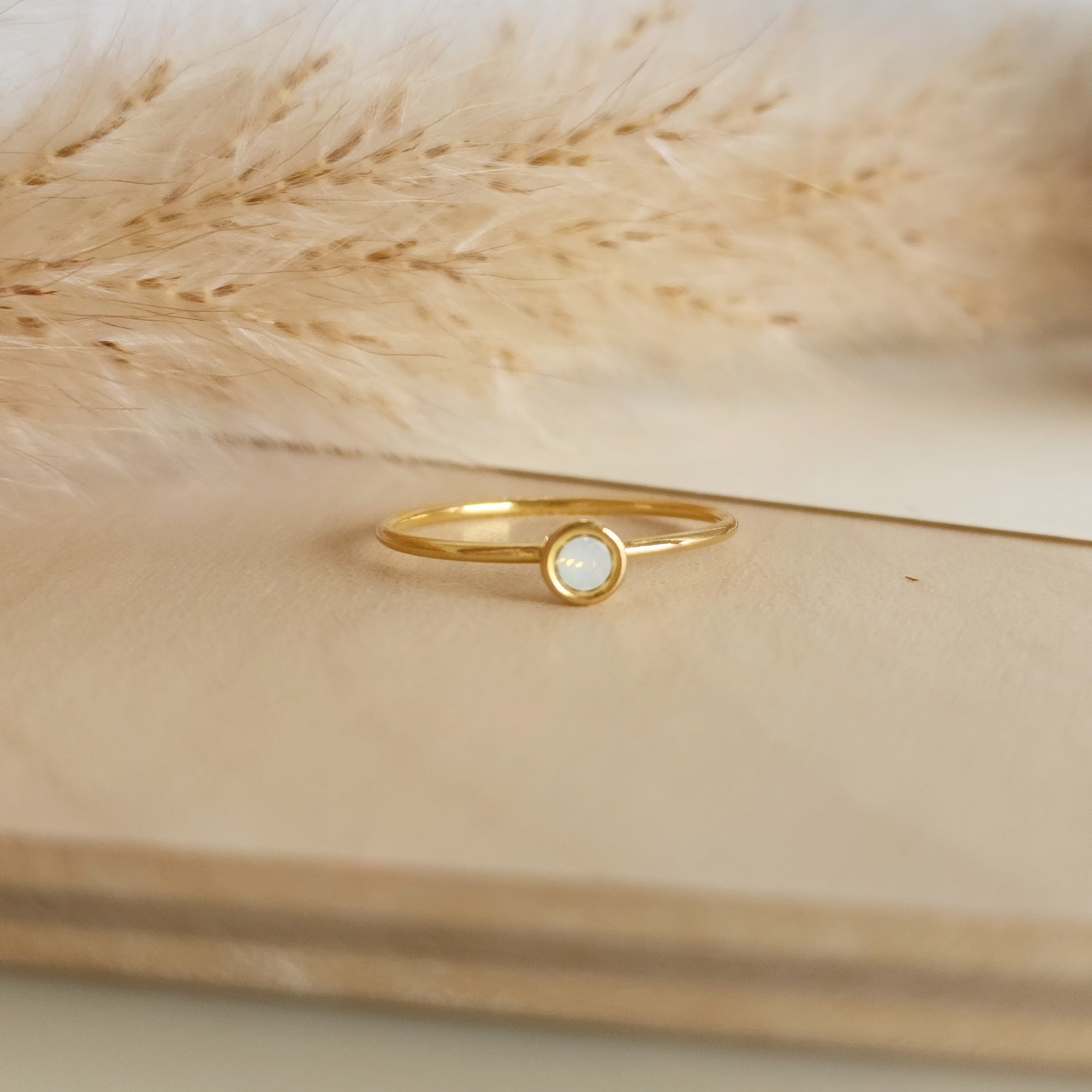 4 mm large birthstone